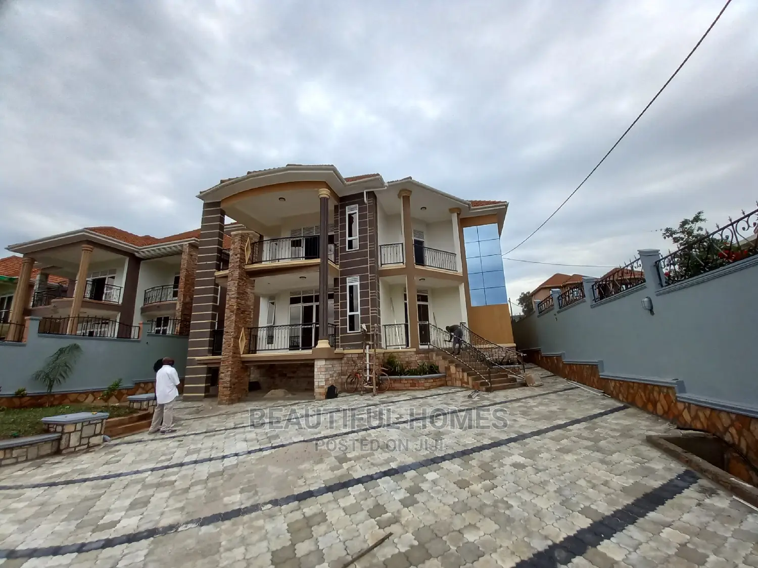 Furnished 6bdrm Mansion in Best Neighborhood, Kira for Sale