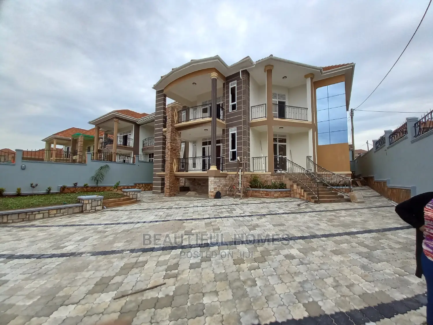 Furnished 6bdrm Mansion in Best Neighborhood, Kira for Sale