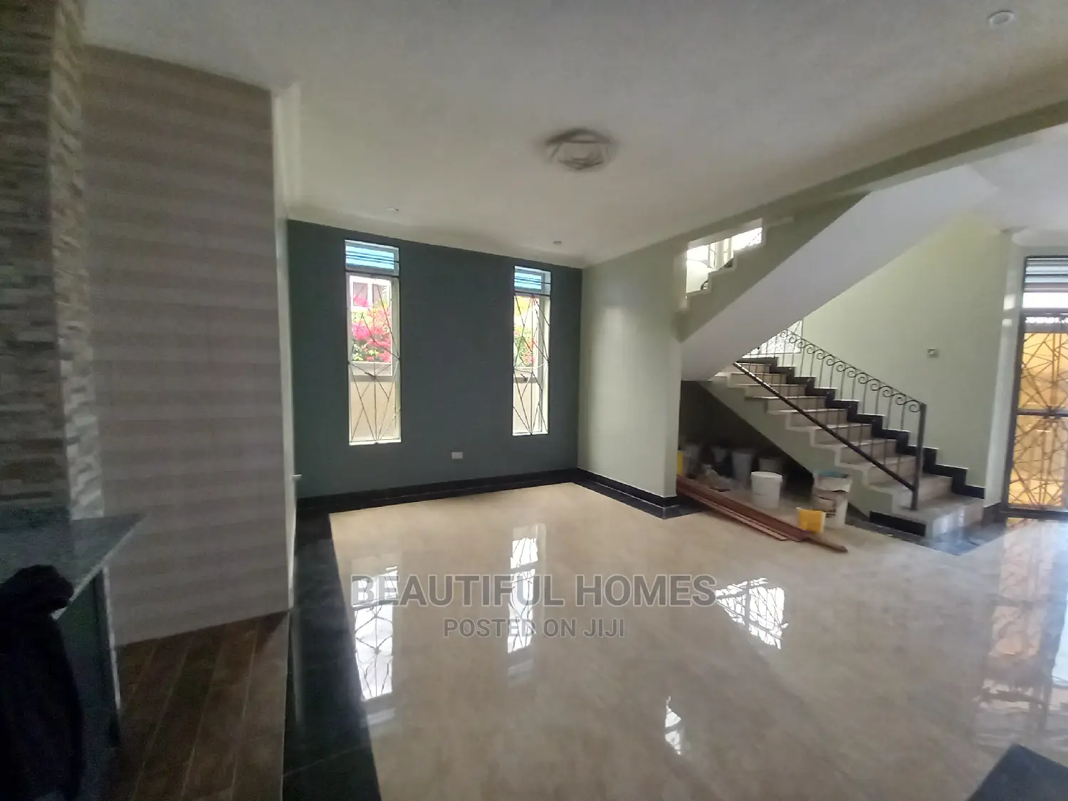 Furnished 6bdrm Mansion in Tarmacked Estate, Kira for Sale