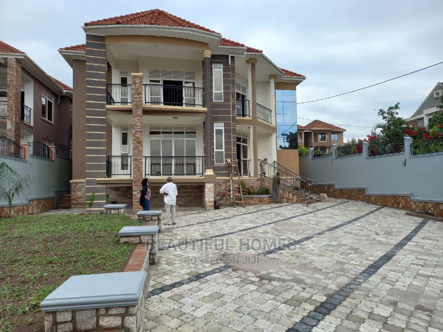 Furnished 6bdrm Mansion in Tarmacked Estate, Kira for Sale