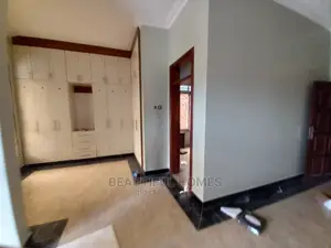 Furnished 6bdrm Mansion in Tarmacked Estate, Kira for Sale