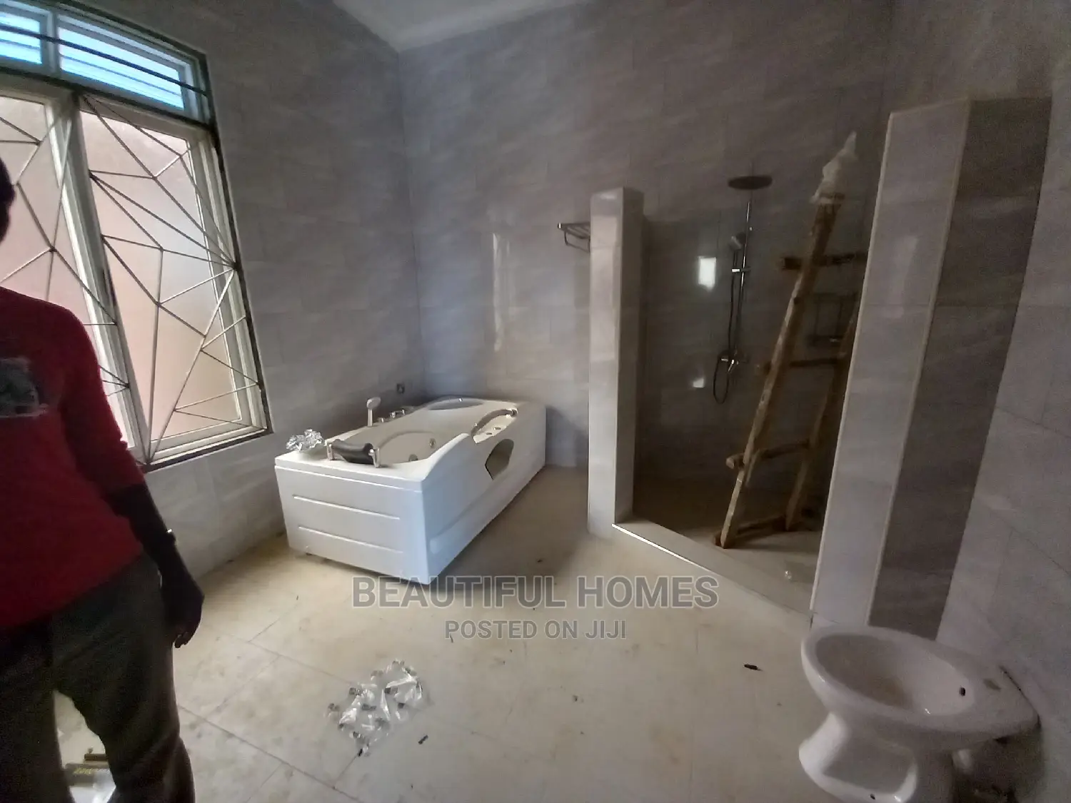 Furnished 6bdrm Duplex in Rich Neighborhood, Kira for Sale
