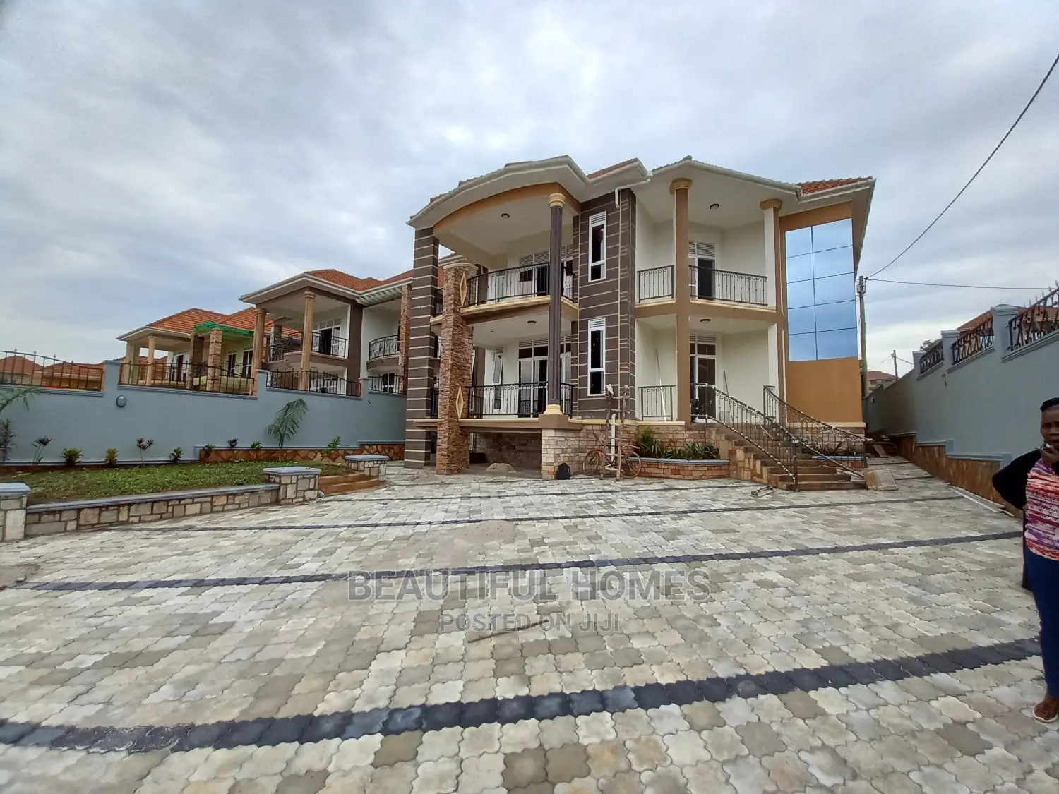 Furnished 6bdrm Duplex in Rich Neighborhood, Kira for Sale
