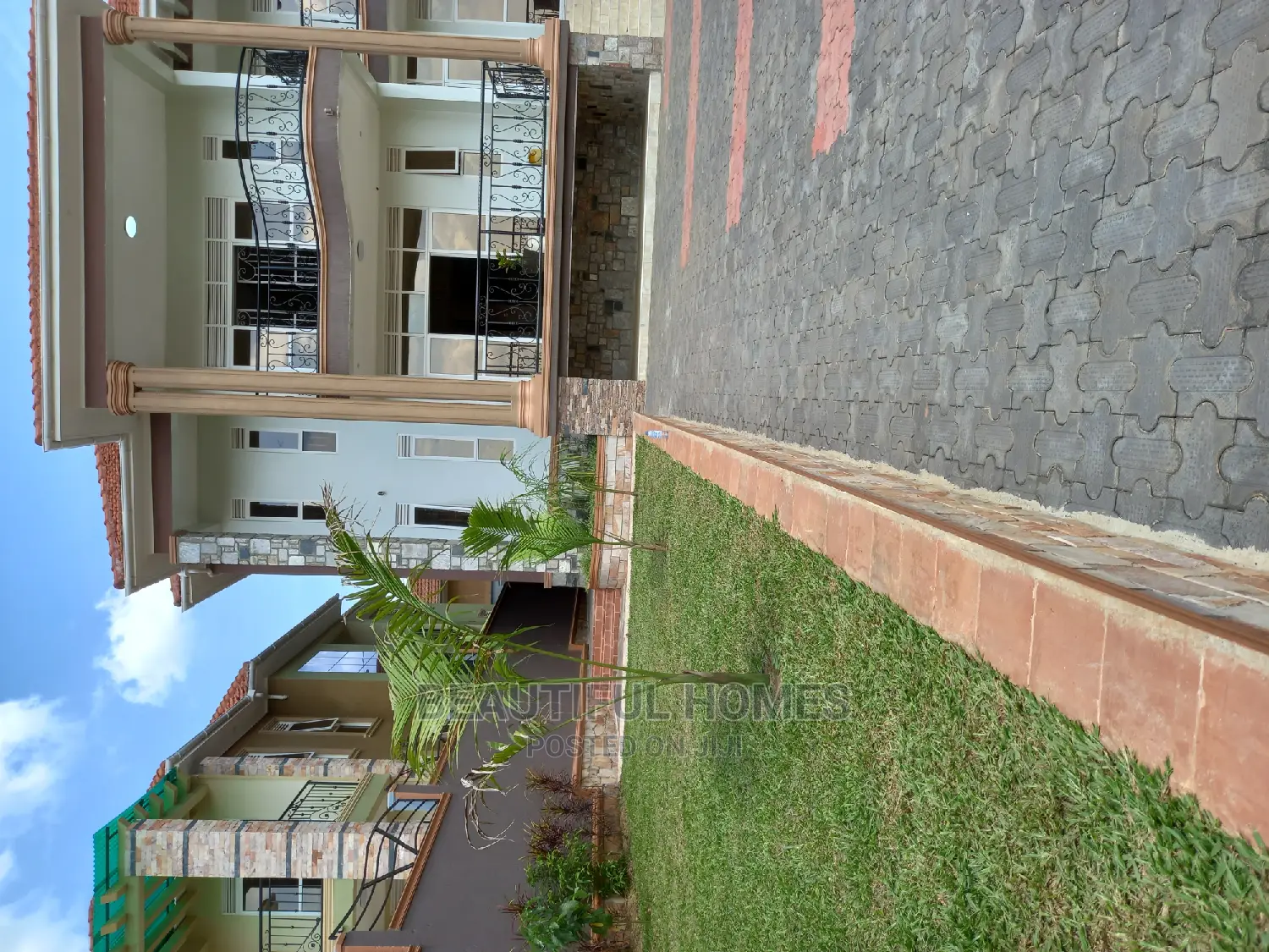 Furnished 6bdrm Mansion in Kira Rich for Sale