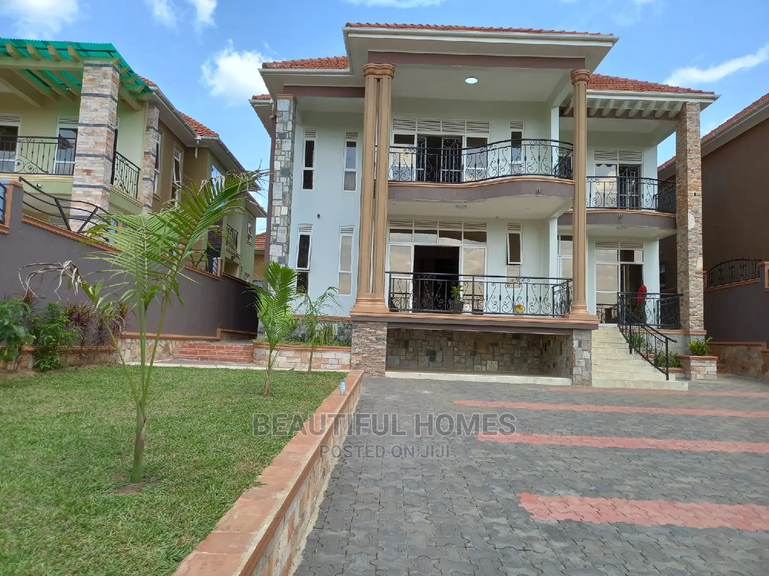 Furnished 6bdrm Mansion in Kira for Sale