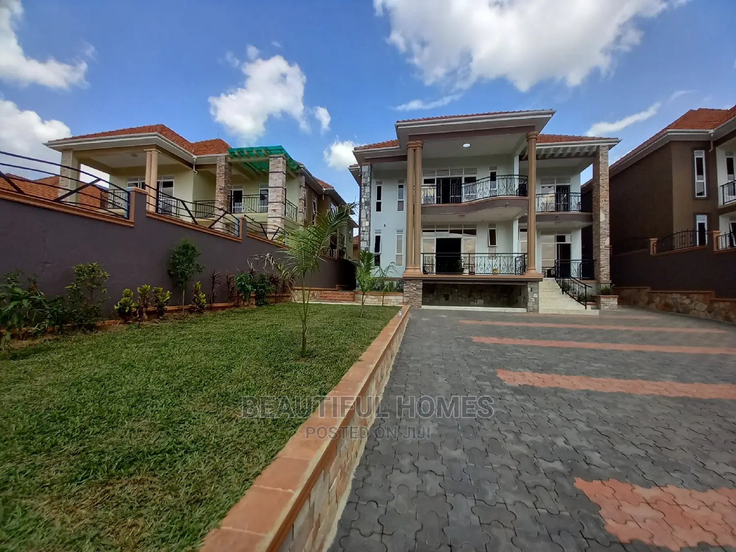 Furnished 6bdrm Mansion in Kira for Sale