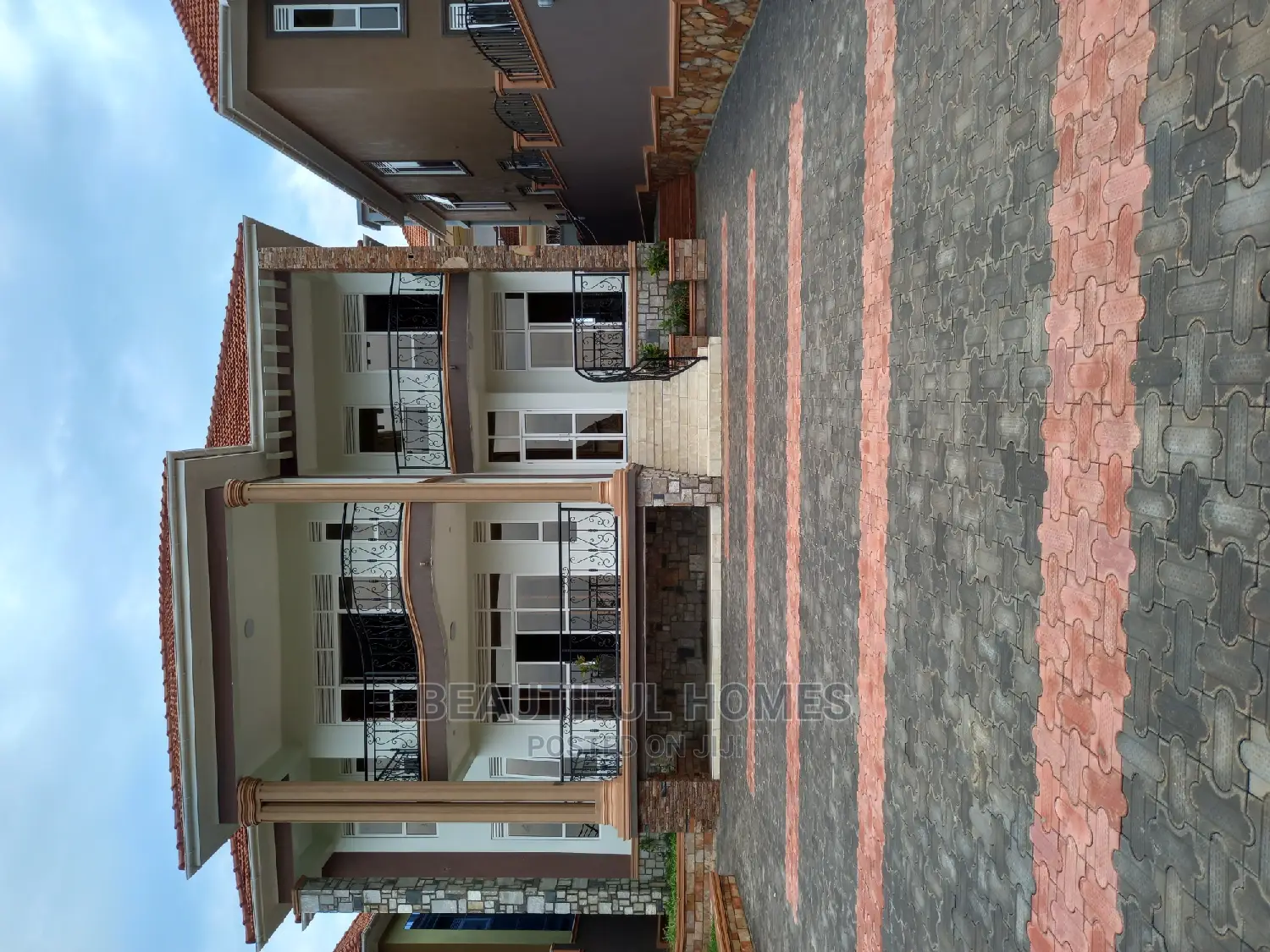 Furnished 6bdrm Mansion in Kira for Sale