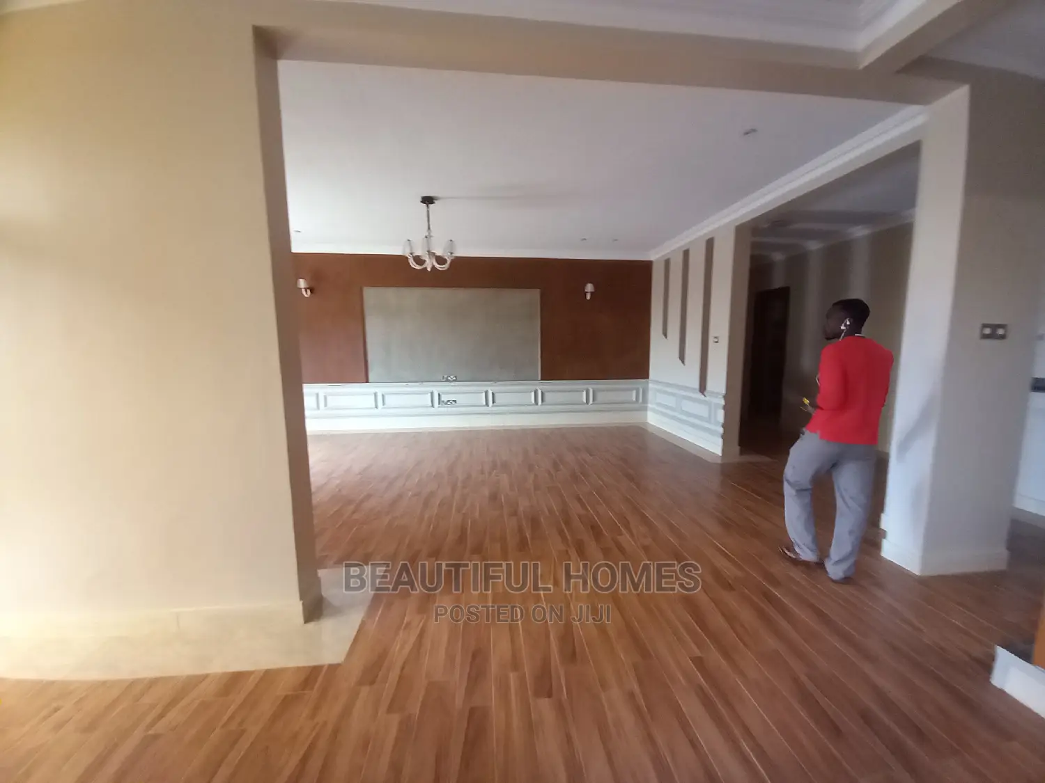 Furnished 6bdrm Mansion in Kira for Sale
