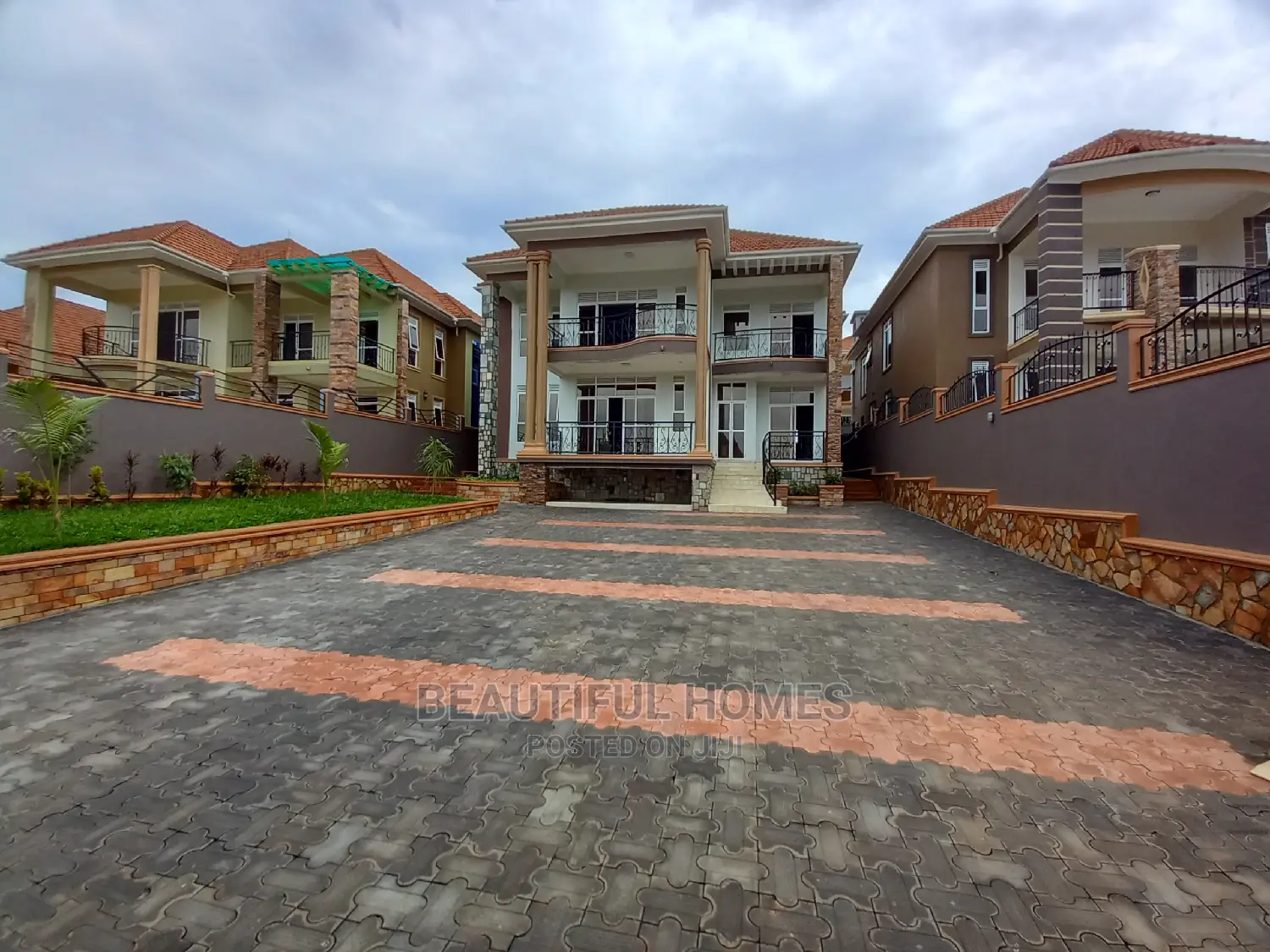 Furnished 6bdrm Mansion in All Tarmack, Kira for Sale