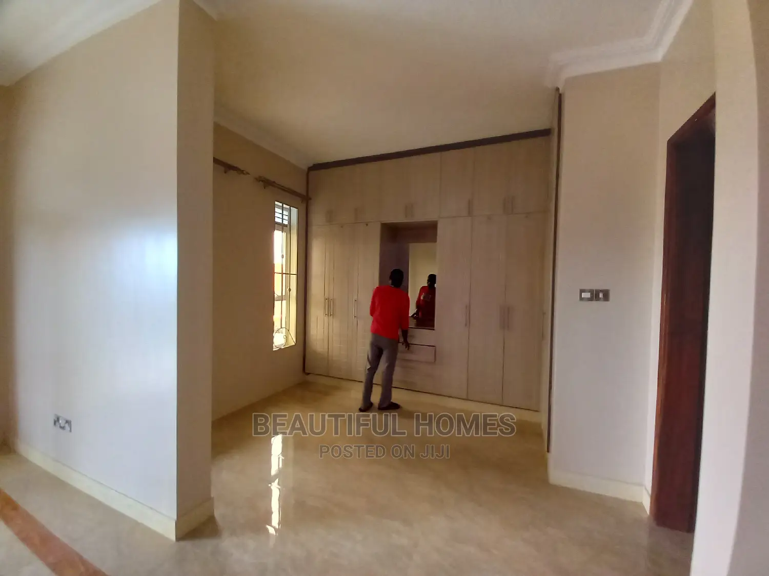 Furnished 6bdrm Mansion in All Tarmack, Kira for Sale