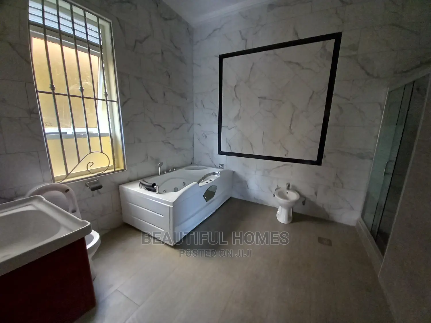 Furnished 6bdrm Mansion in All Tarmack, Kira for Sale