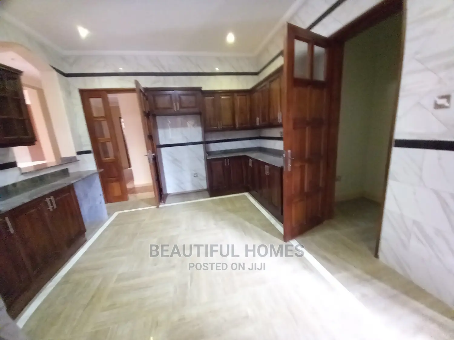 Furnished 6bdrm Mansion in All Tarmack, Kira for Sale