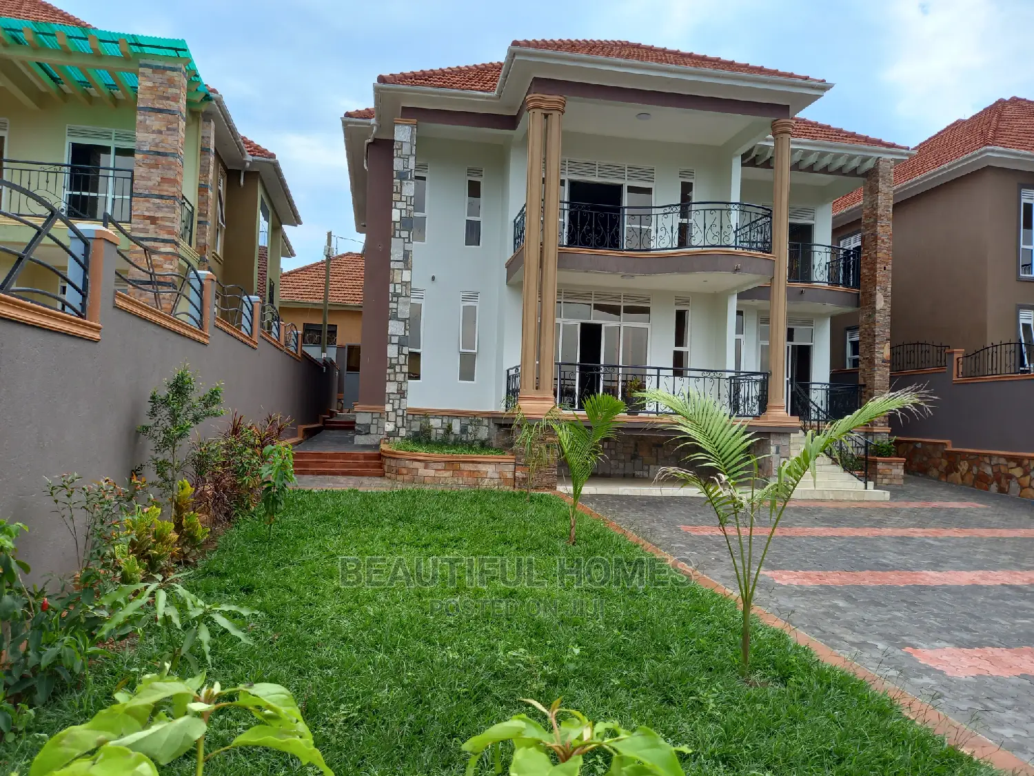 Furnished 6bdrm Mansion in Posh Estate, Kira for Sale