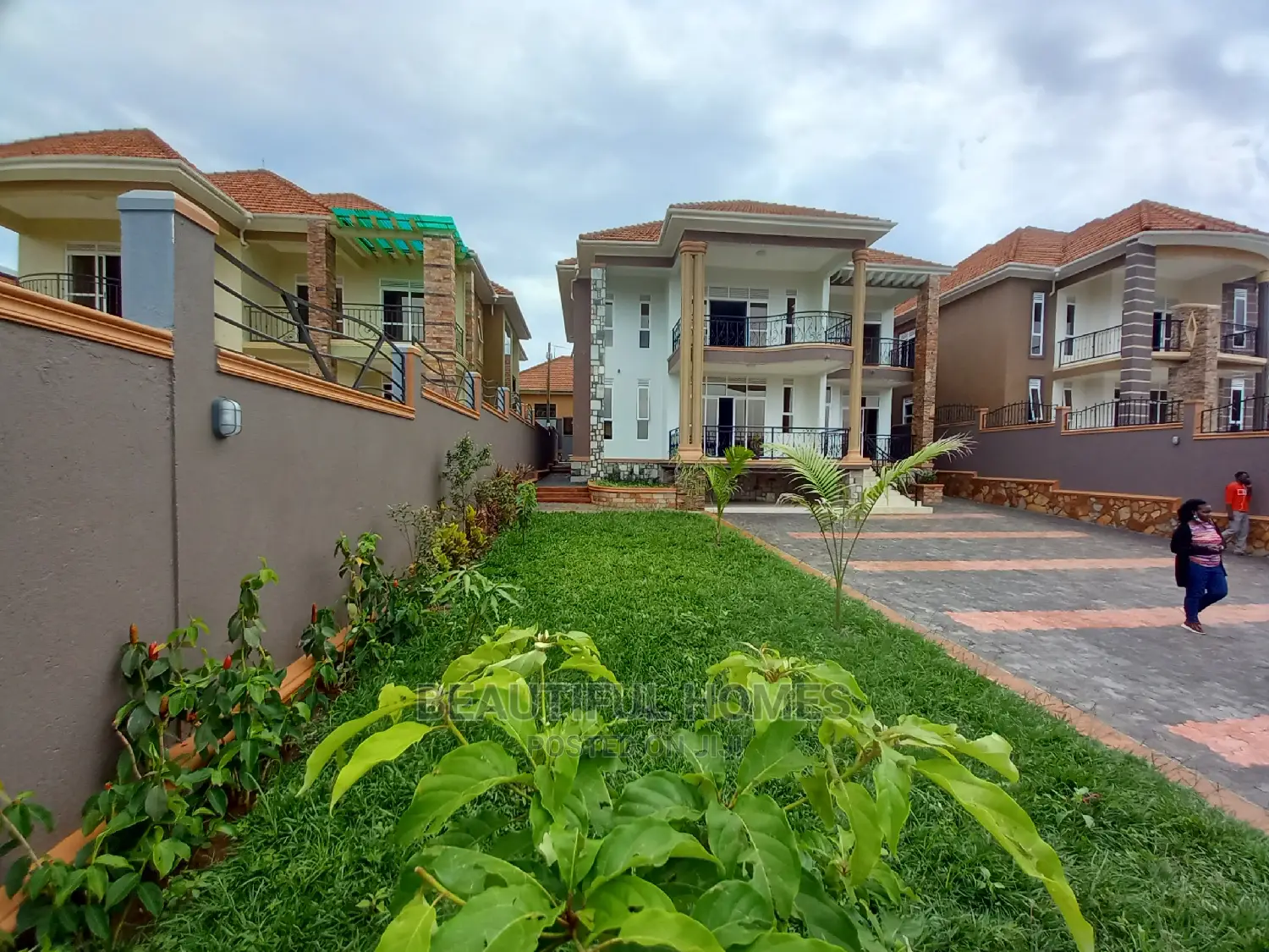 Furnished 6bdrm Mansion in Posh Estate, Kira for Sale
