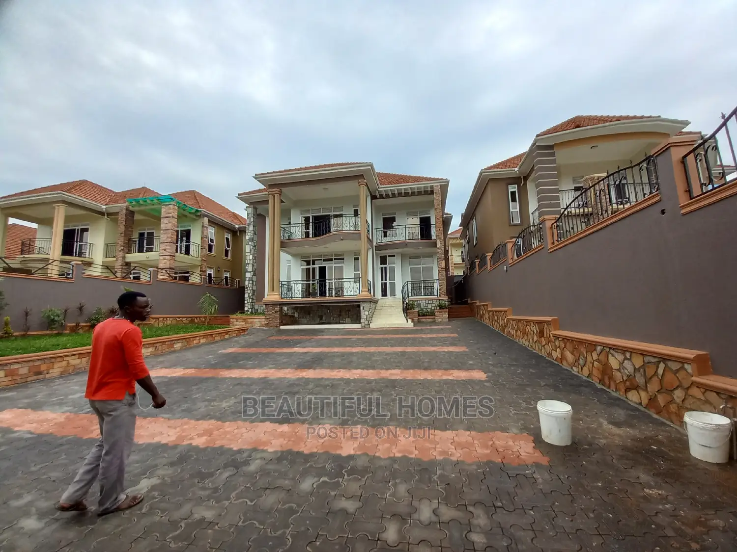 Furnished 6bdrm Mansion in Posh Estate, Kira for Sale