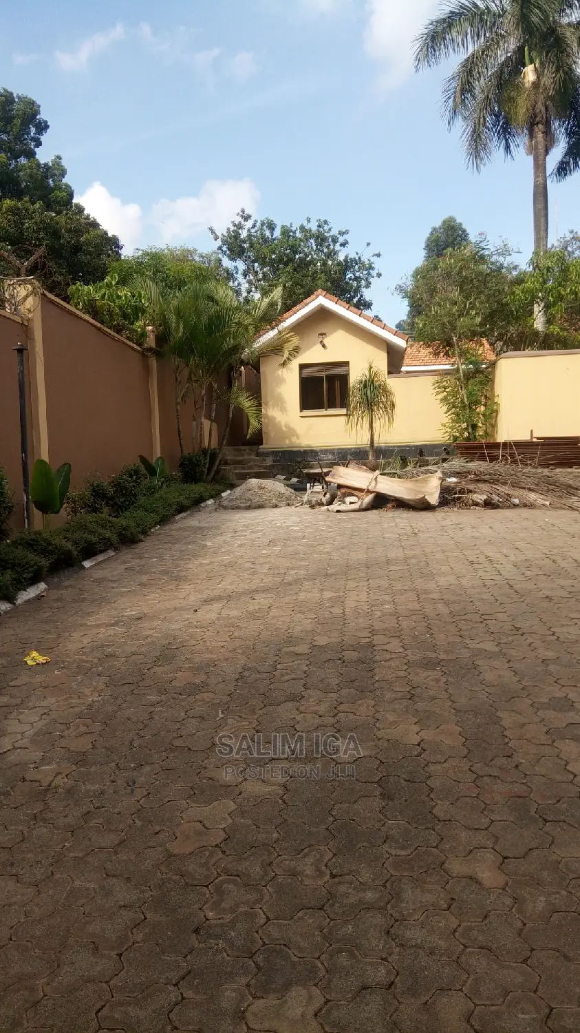 3bdrm Bungalow in Kololo Property, Central Division for Rent