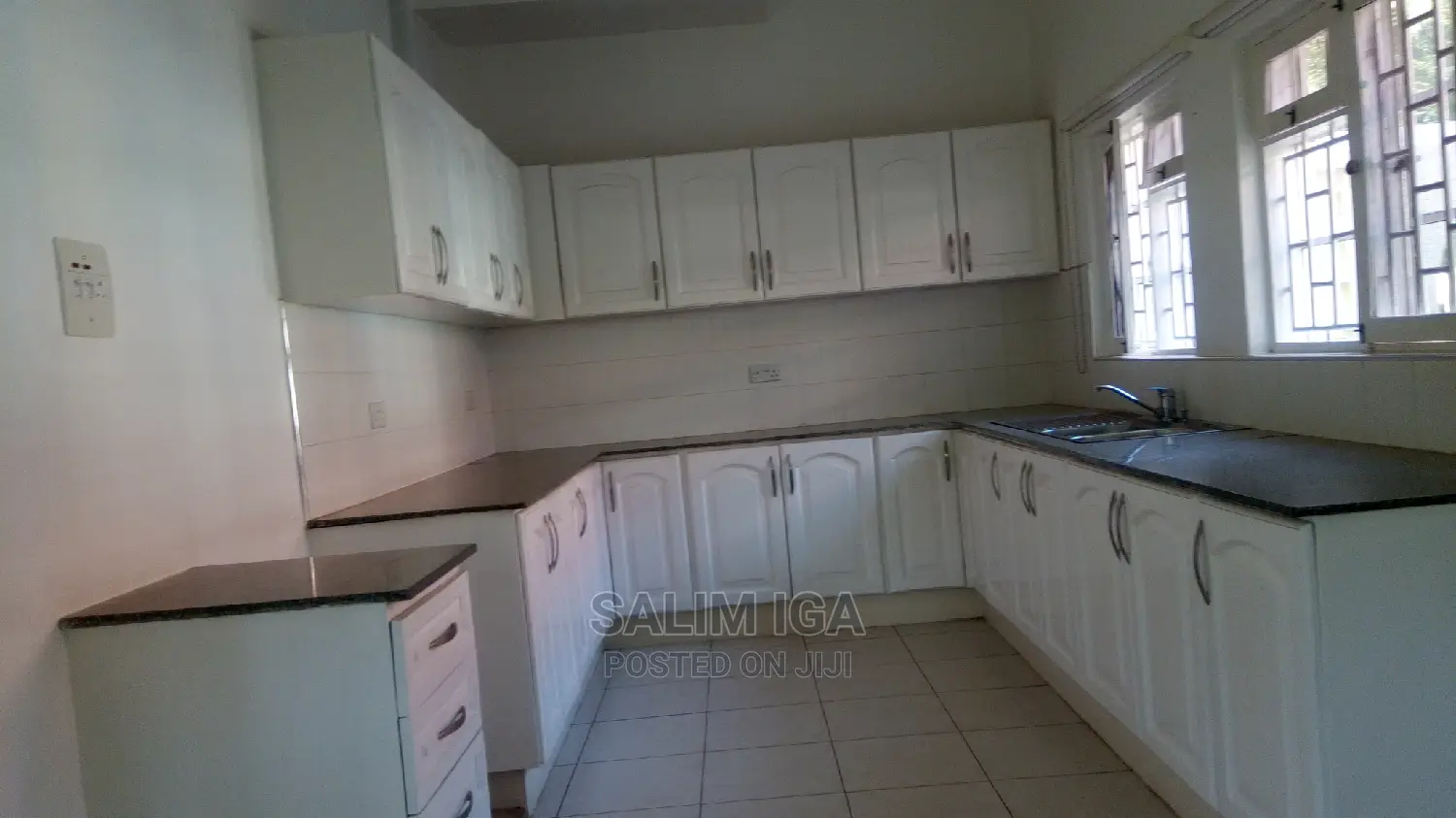 4bdrm Bungalow in Kololo Property, Central Division for Rent