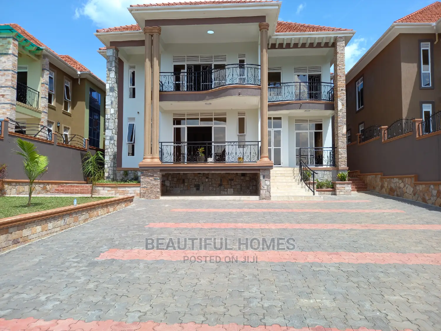 Furnished 6bdrm Mansion in Tarmack, Kira for Sale