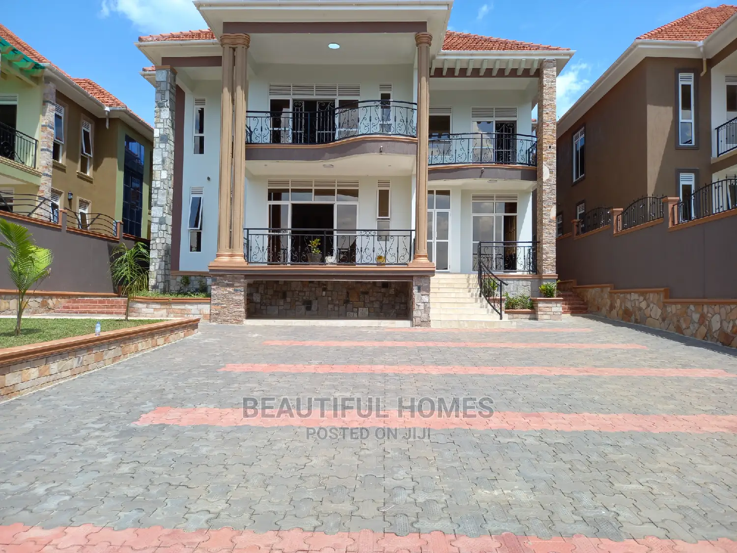 Furnished 6bdrm Mansion in Tarmack, Kira for Sale