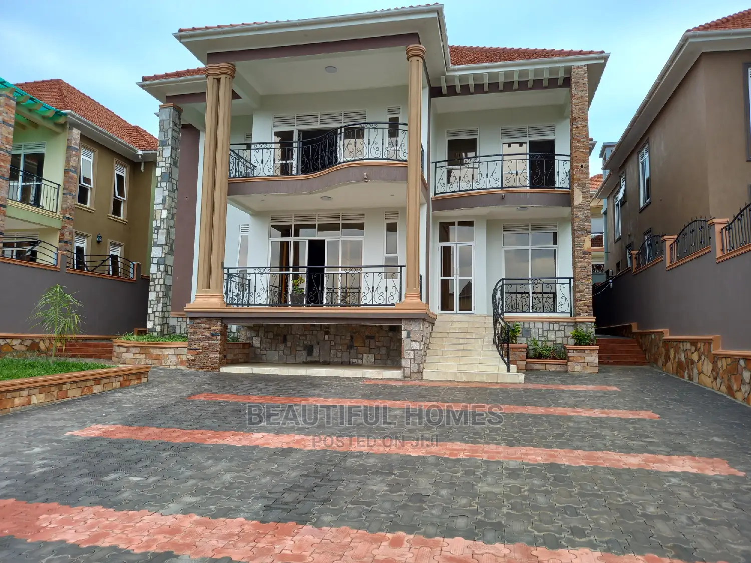 Furnished 6bdrm Duplex in Tarmacked, Kira for Sale