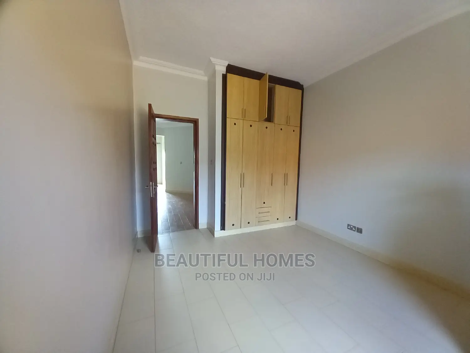 Furnished 4bdrm Duplex in Kira Posh for Sale