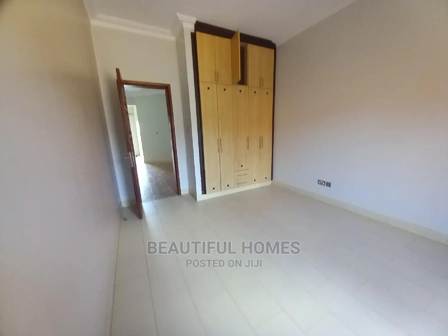 Furnished 4bdrm Duplex in Kira Posh for Sale
