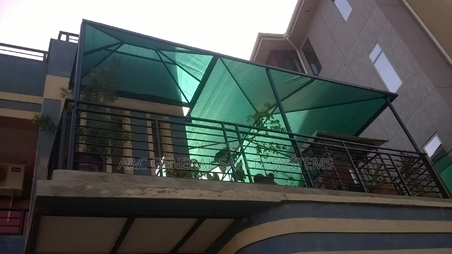 Balcony Shade Canopy for Your Family People to Chill Out