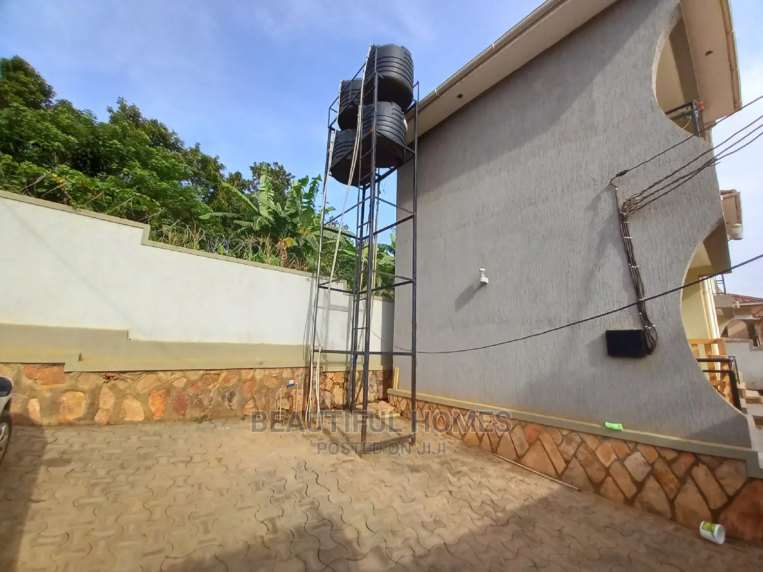 Furnished 1bdrm Apartment in Kira for Sale