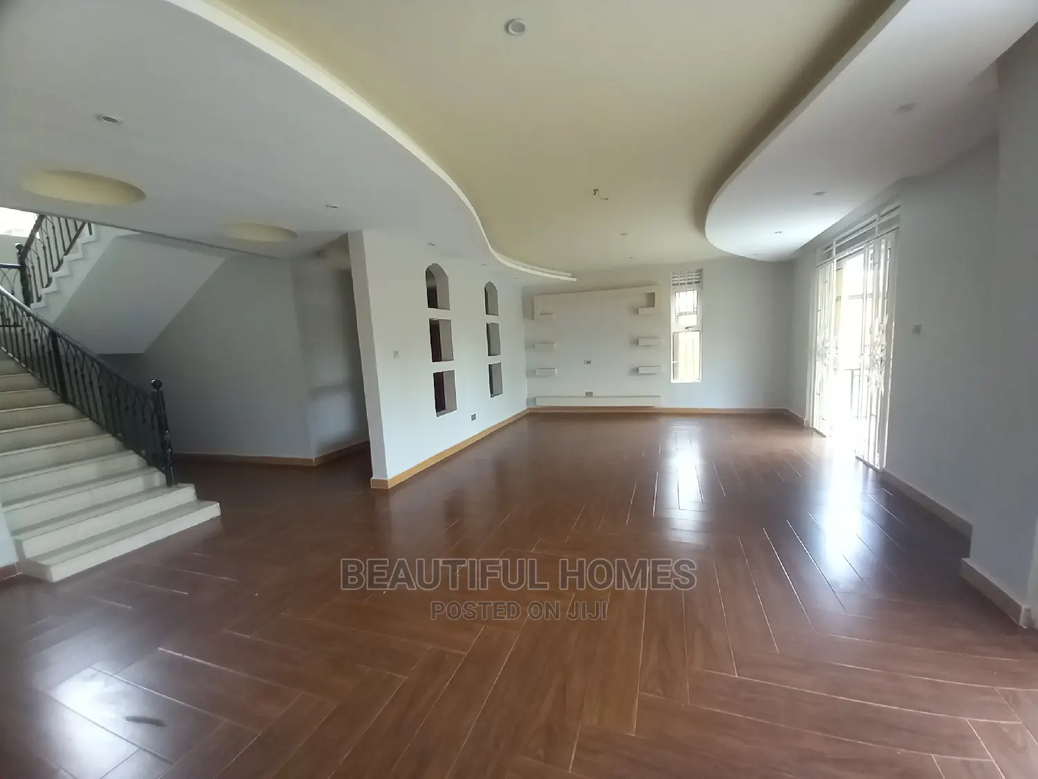 Furnished 6bdrm Mansion in Kiwatule Recreation, Nakawa for Sale