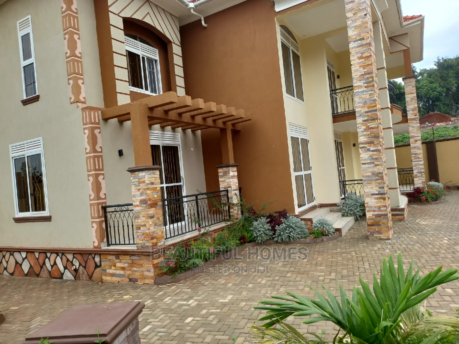 Furnished 6bdrm Mansion in Kiwatule Recreation, Nakawa for Sale