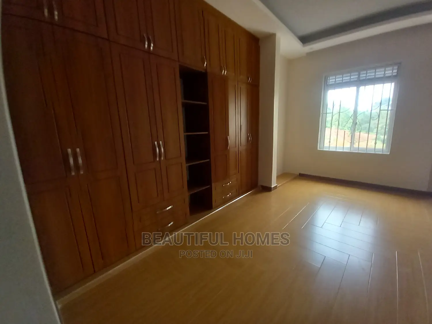 Furnished 6bdrm Mansion in Kiwatule Recreation, Nakawa for Sale