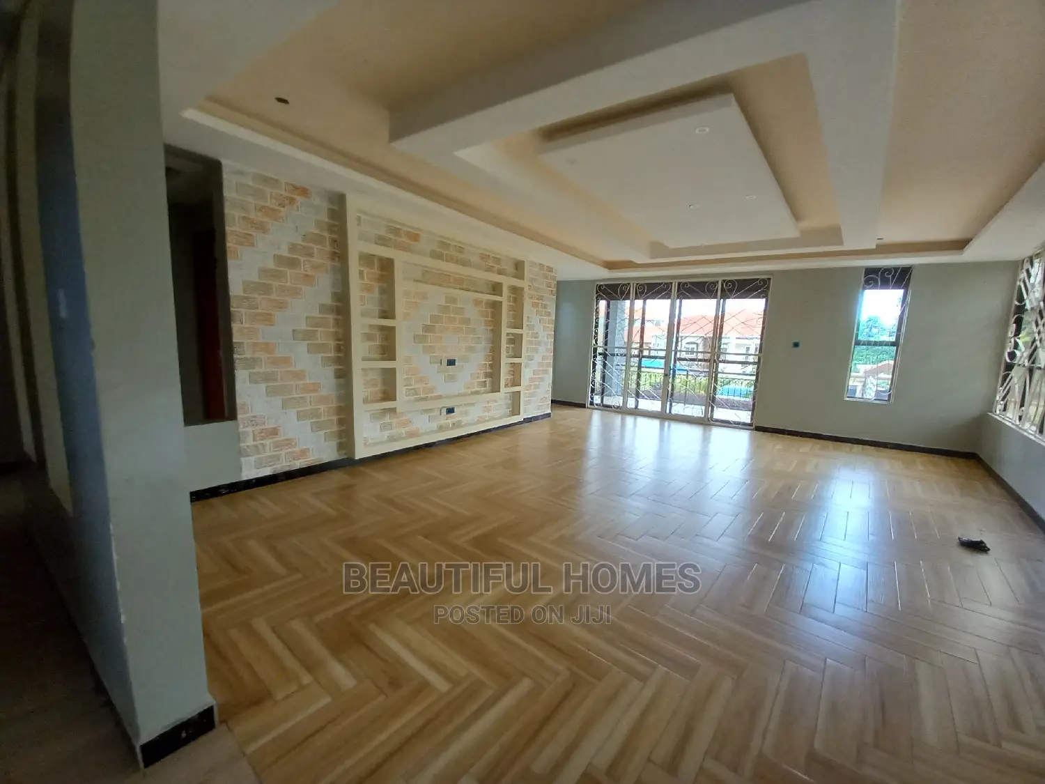 Furnished 6bdrm Mansion in Kiwatule, Central Division for Sale