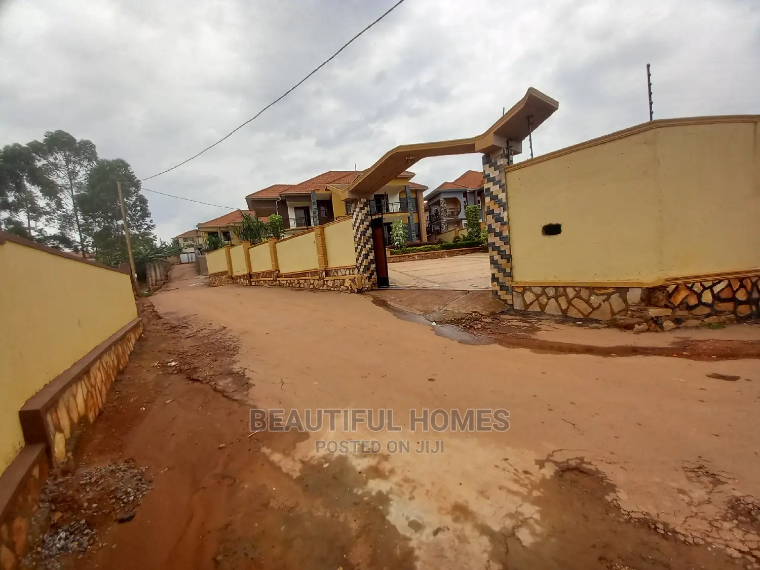Furnished 7bdrm Mansion in Kiwatule Posh, Central Division for Sale