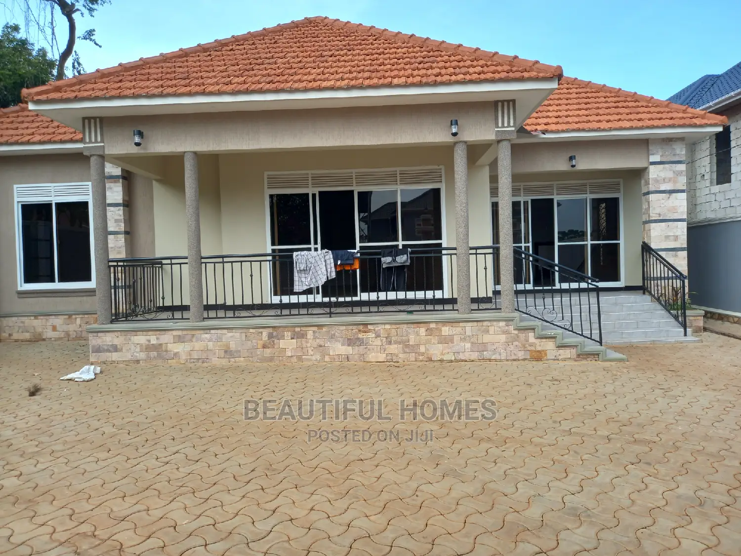 Furnished 4bdrm House in Kira for Sale