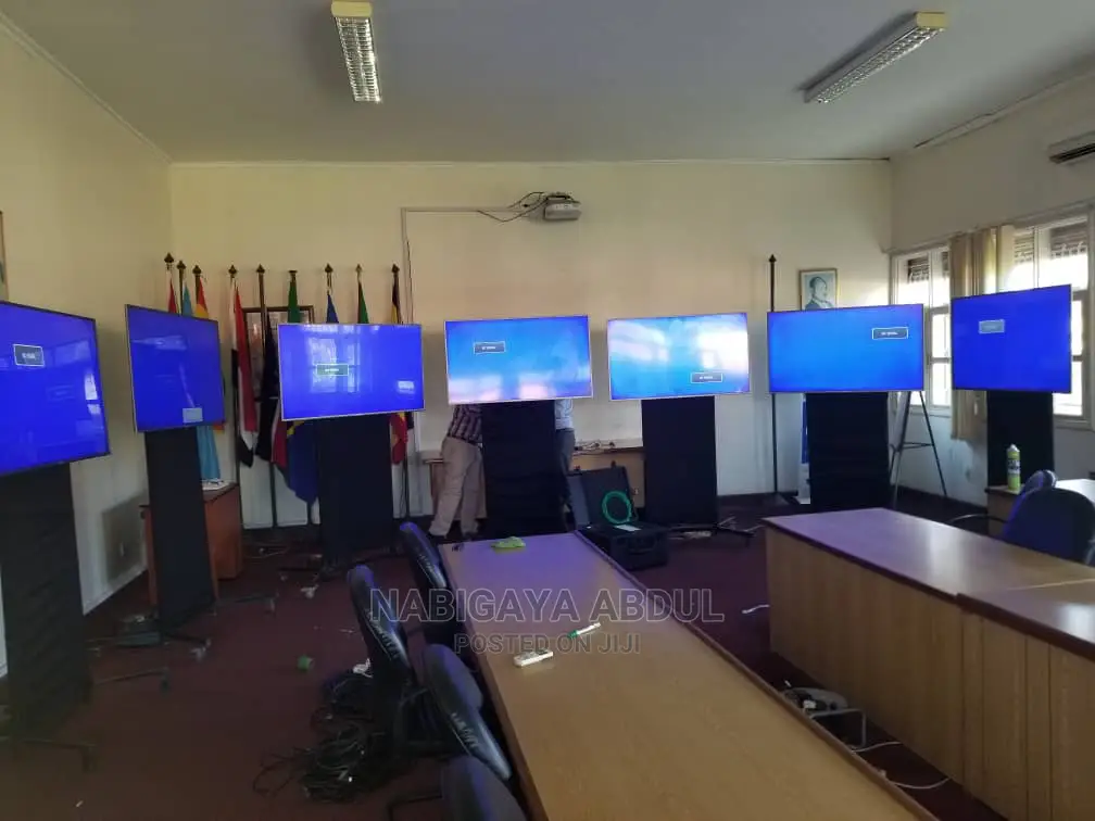 Screens and Projectors for Hire From Pressmedia City
