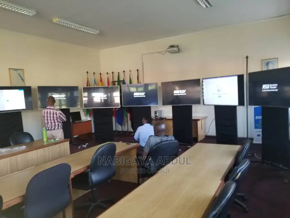 Screens and Projectors for Hire From Pressmedia City