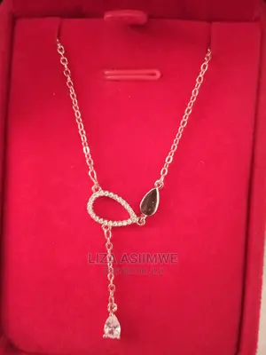 Unique and Classy Rose Gold Necklace Available With the Box