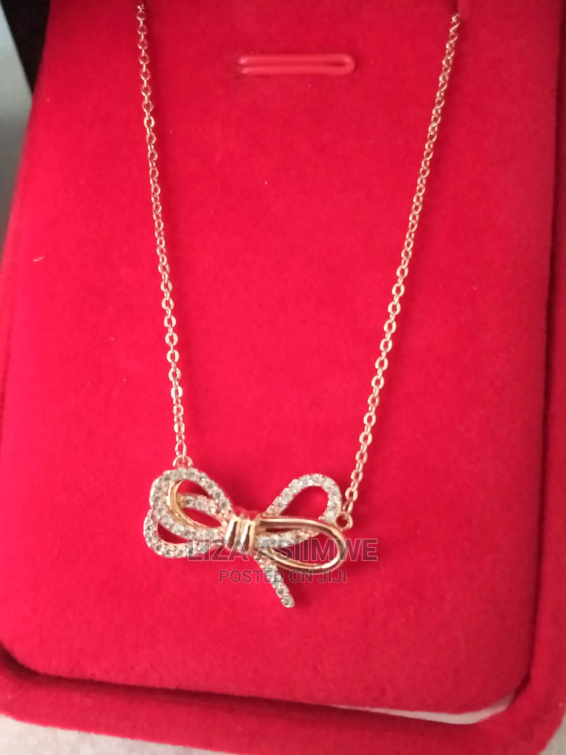 Unique Rose Gold Simpled Necklace Available With the Box