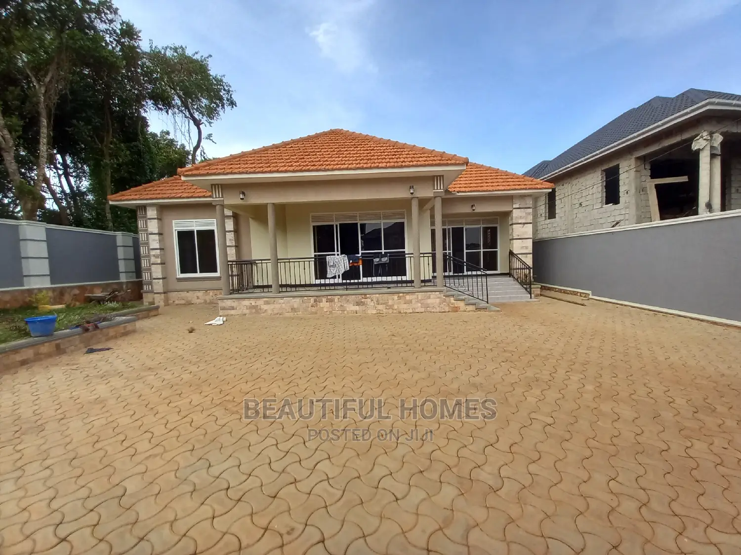 Furnished 4bdrm Bungalow in Kira for Sale