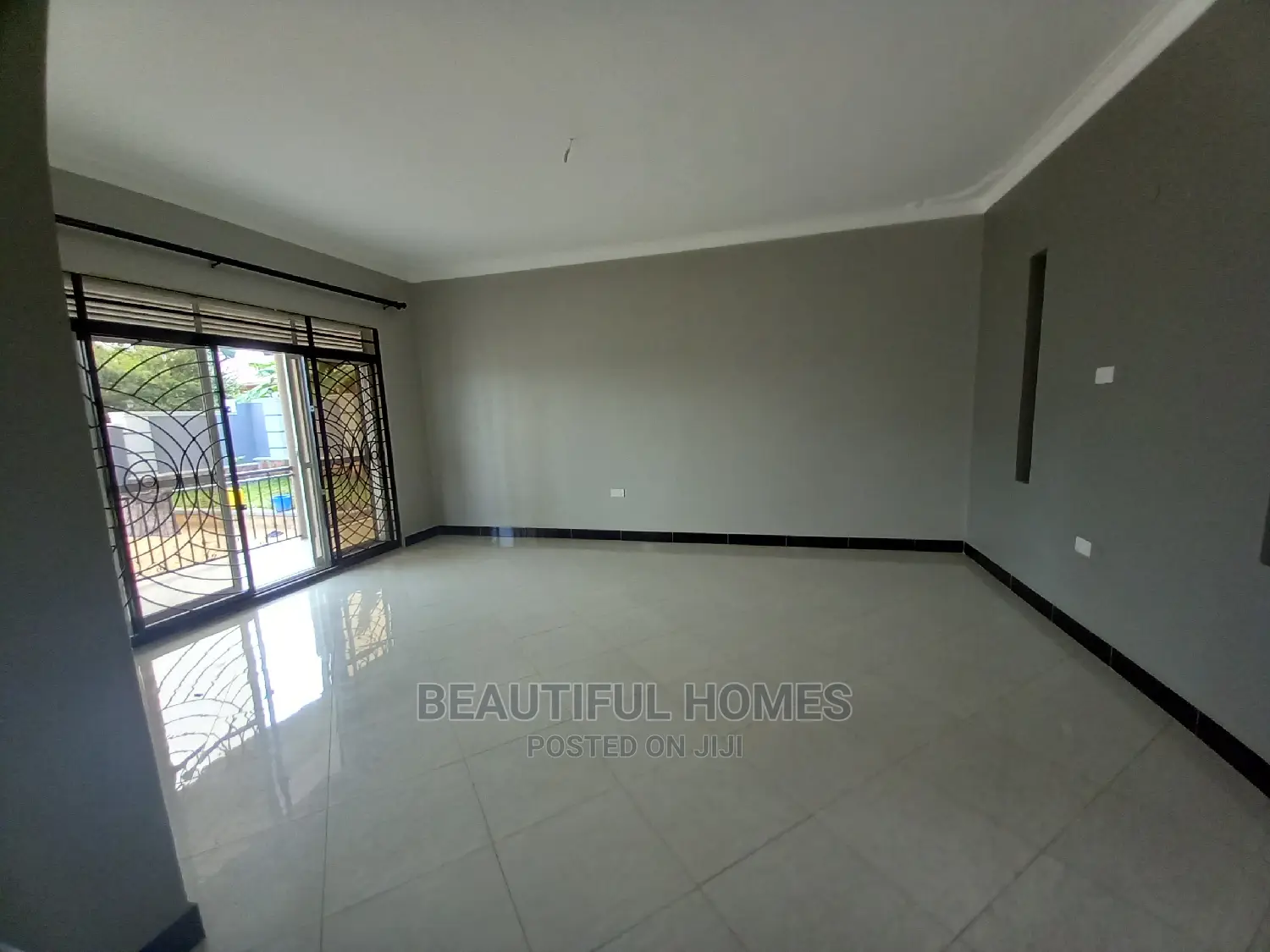 Furnished 4bdrm Bungalow in Kira for Sale