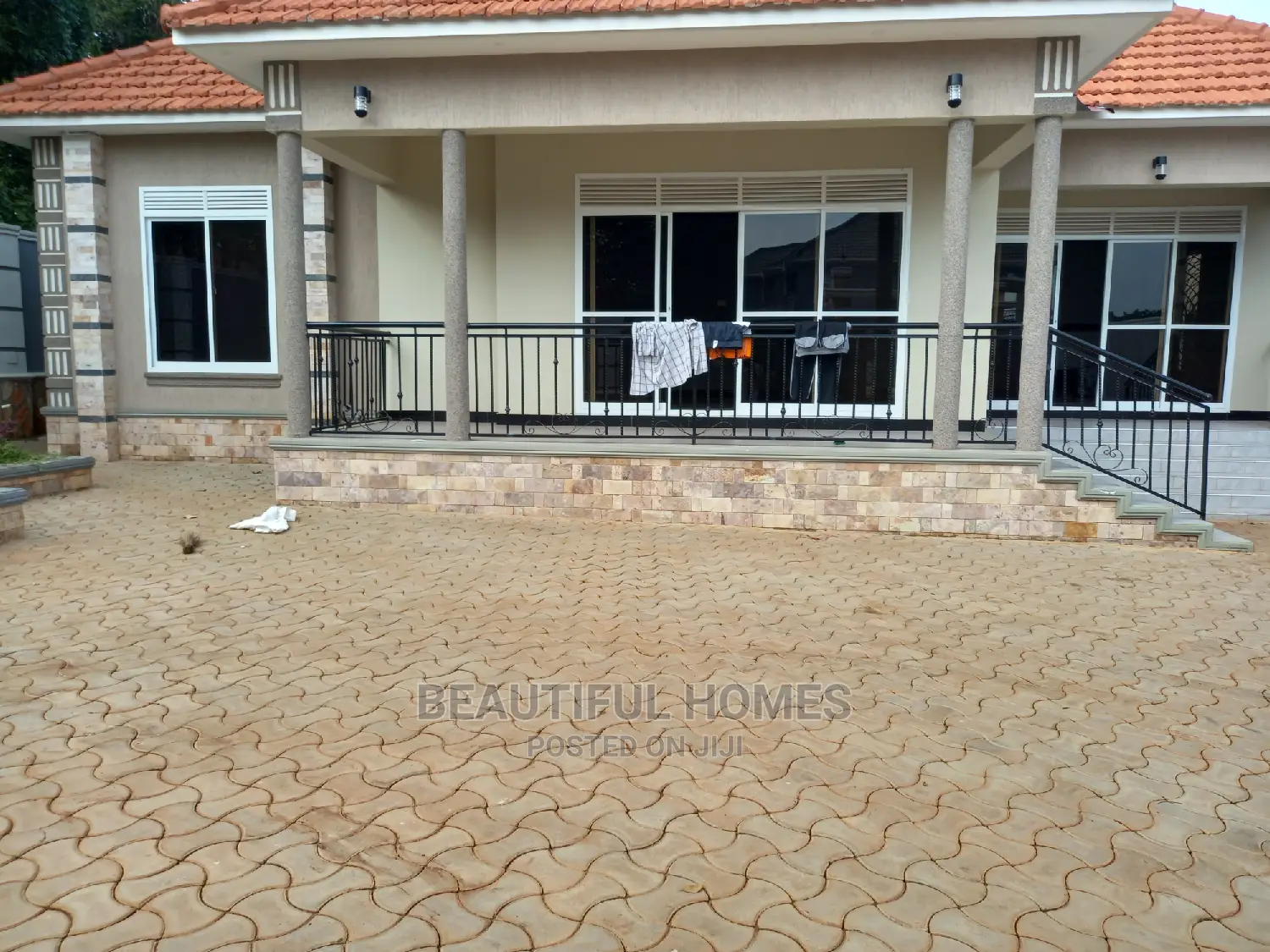 Furnished 4bdrm Bungalow in Kira for Sale