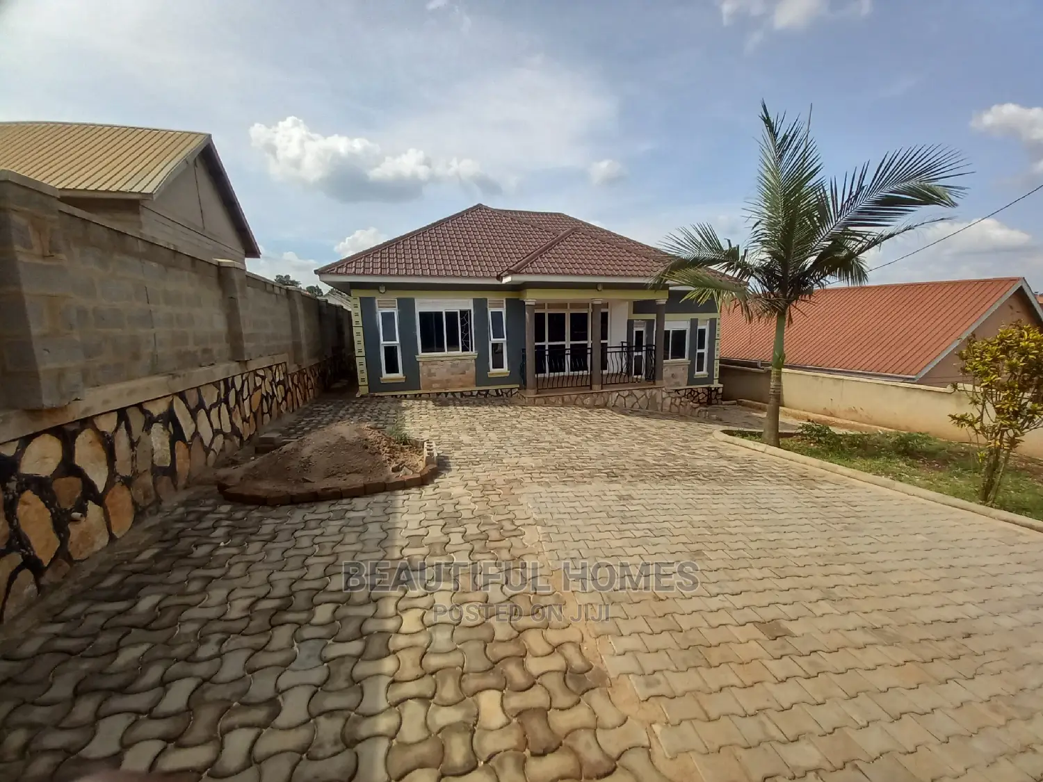 Furnished 3bdrm House in Kira for Sale
