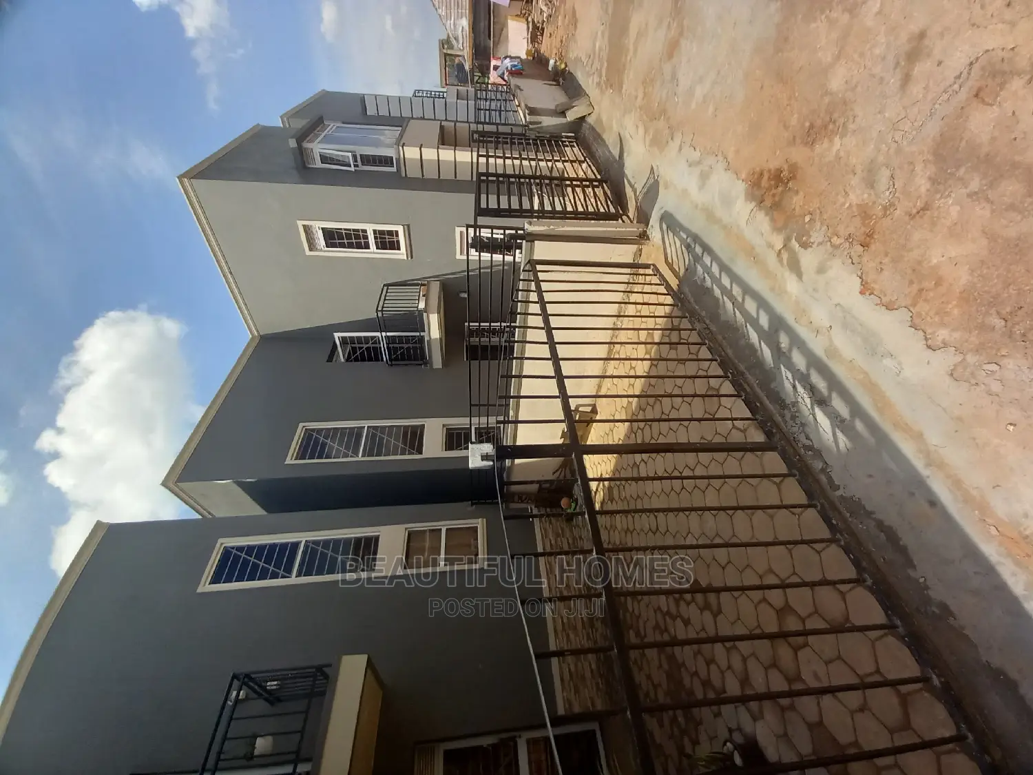 Furnished 4bdrm Duplex in Ministers Village, Kira for Sale