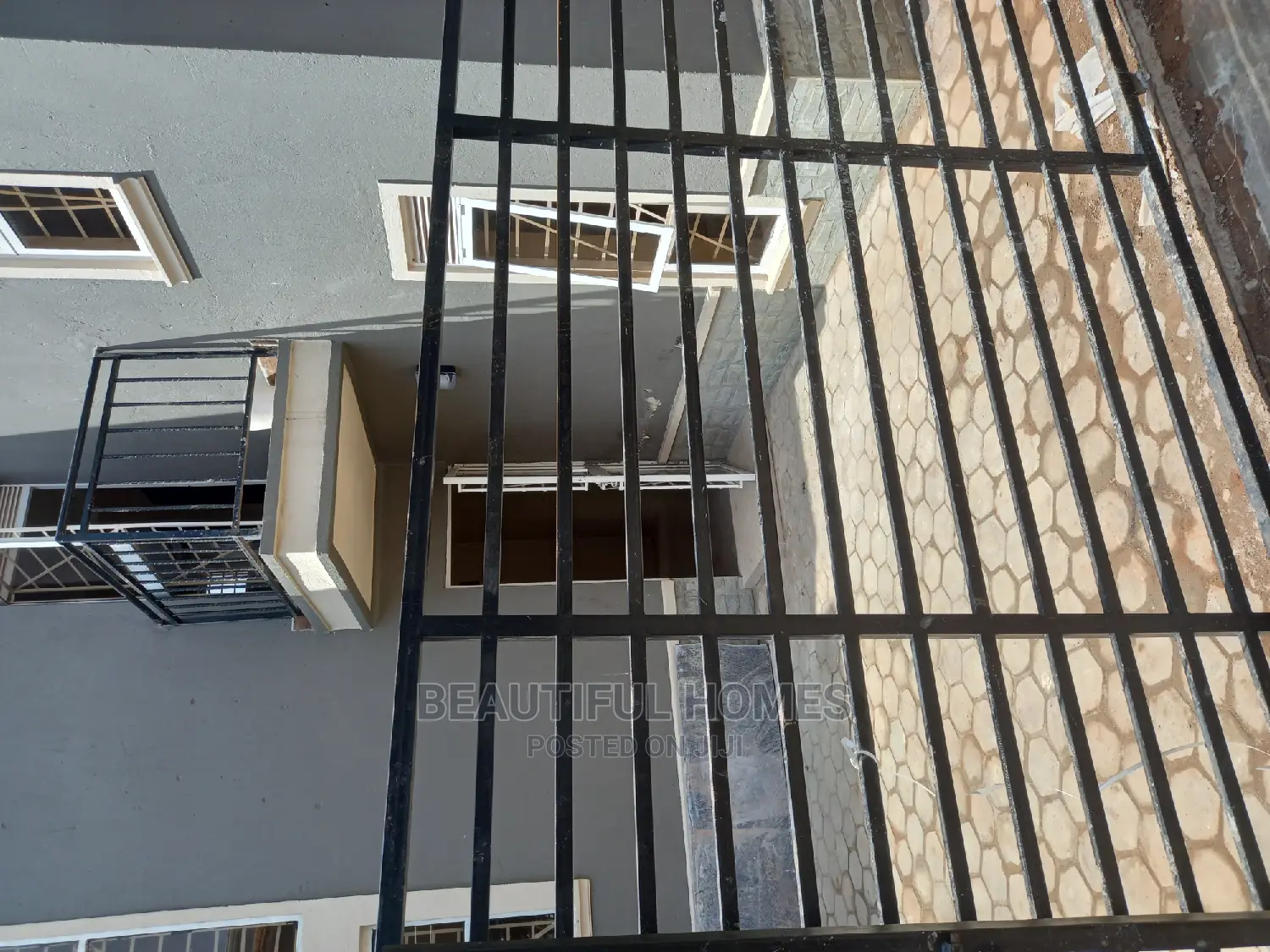 Furnished 4bdrm Duplex in Ministers Village, Kira for Sale