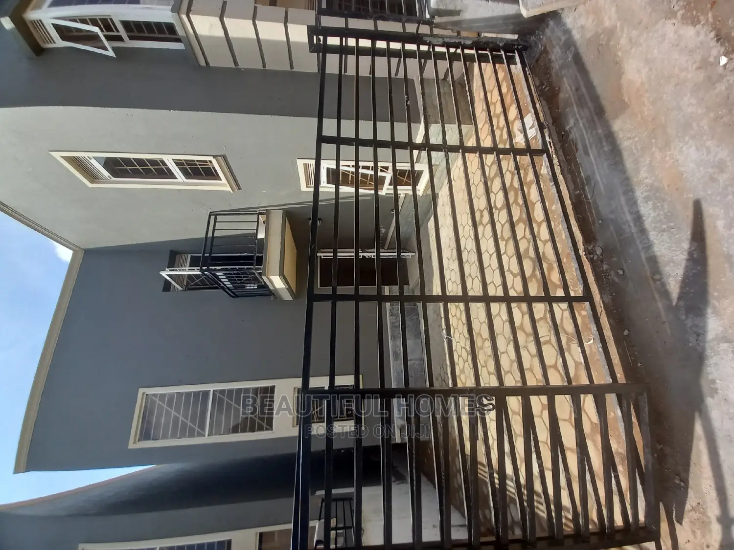 Furnished 4bdrm Duplex in Ministers Village, Kira for Sale