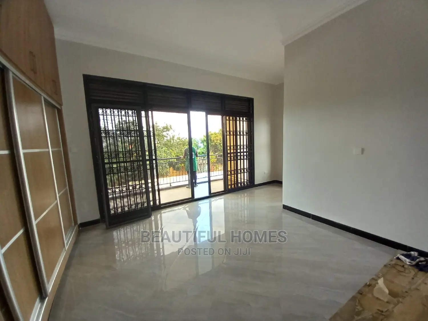 Furnished 6bdrm Mansion in Muyenga, Makindye for Sale