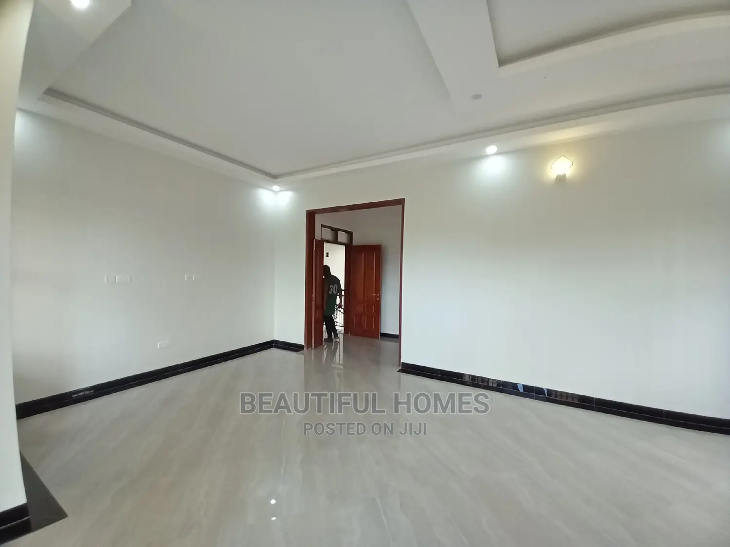 Furnished 6bdrm Mansion in Muyenga, Makindye for Sale