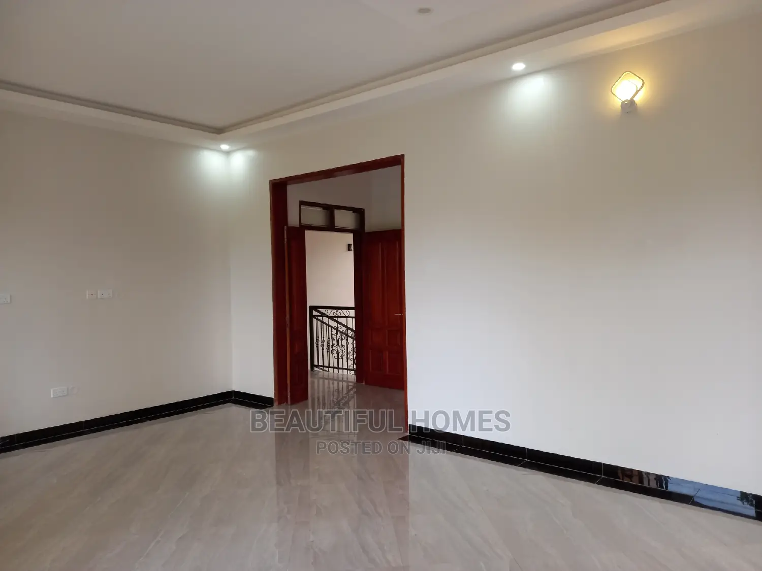 Furnished 6bdrm Mansion in Muyenga, Makindye for Sale
