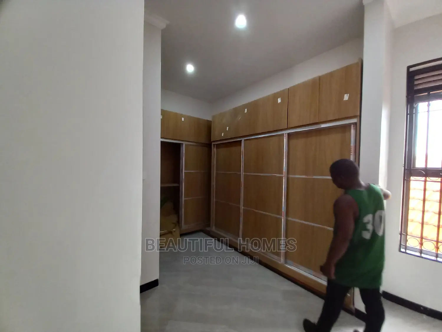 Furnished 6bdrm Mansion in Muyenga, Makindye for Sale