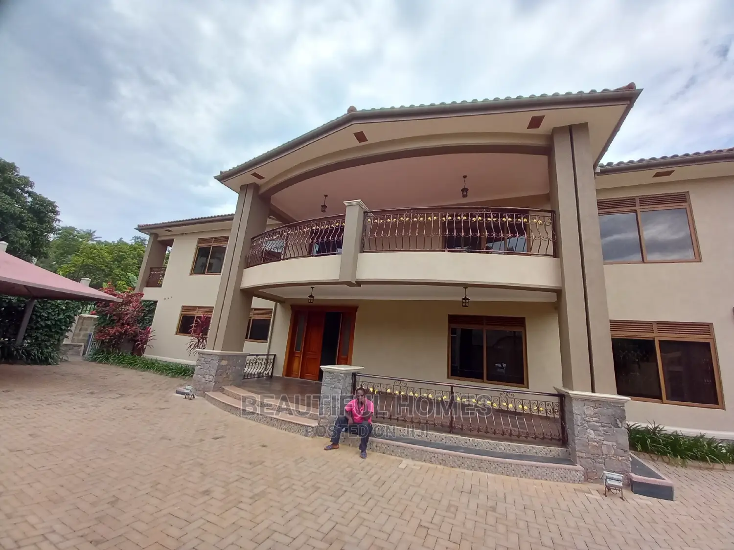 Furnished 7bdrm Mansion in Muyenga, Central Division for Sale